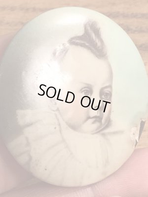 〜40年代頃の赤ん坊が描かれたビンテージの缶バッジ