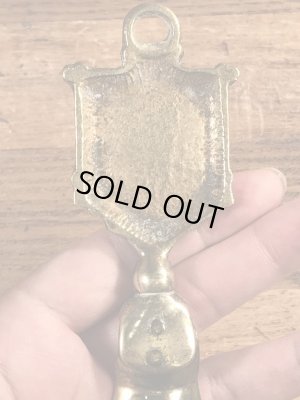 50年代頃のエリザベス2世が描かれたビンテージのシューホーン