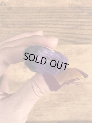 50’s頃のラビットフットのヴィンテージの缶バッチ付きのキーホルダー