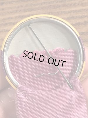 50年代頃のラビットラッキーチャームのビンテージの缶バッジ付きのキーチェーン