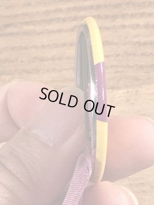 50年代頃のラビットラッキーチャームのビンテージの缶バッジ付きのキーチェーン