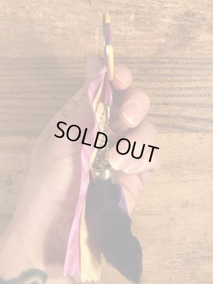 50年代頃のラビットラッキーチャームのビンテージの缶バッジ付きのキーチェーン