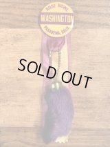 Rose Bowl “Washington” Rabbit Foot Lucky Charm Keychain & Pinback　ラビットラッキーチャーム　ビンテージ　キーチェーン＆缶バッジ　USA　50年代