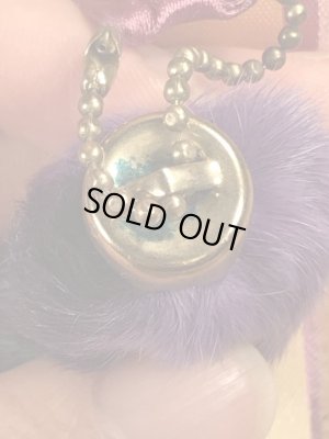 50年代頃のラビットラッキーチャームのビンテージの缶バッジ付きのキーチェーン