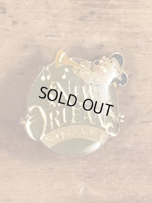 80年代頃のミッキーマウスのニューオリンズスクエアのビンテージのピンバッジ