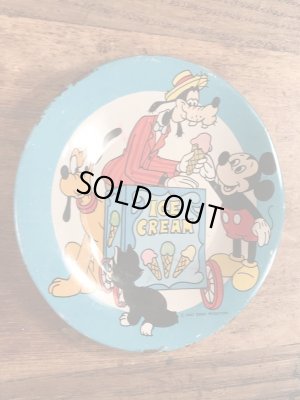 60〜70年代頃のミッキーマウスなどのディズニーキャラクターが描かれたビンテージの子供用小皿