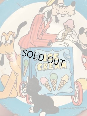 60〜70年代頃のディズニーキャラクターのアイスクリームショップが描かれたビンテージのお皿