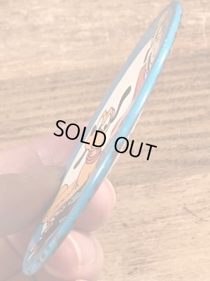 60〜70年代頃のディズニーキャラクターのアイスクリームショップが描かれたビンテージのメタルディッシュ