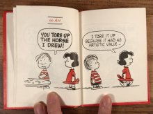 他の写真1: Hallmark Peanuts Snoopy “The World According to Lucy” Mini Picture Book　ルーシー　ビンテージ　絵本　スヌーピー　70年代