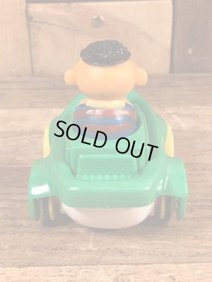 90’sのセサミストリートのアーニーのヴィンテージの車のおもちゃ