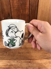 他の写真3: Another Determined Peanuts Snoopy “We All Need...” Ceramic Mug　スヌーピー　ビンテージ　マグカップ　陶器　70年代