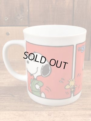 70’sのジョギングをしているスヌーピーのヴィンテージのセラミックマグ