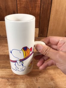 他の写真3: Peanuts Snoopy “To The Bunny Slope!” Ceramic Mug　スヌーピー　ビンテージ　マグカップ　陶器　70年代