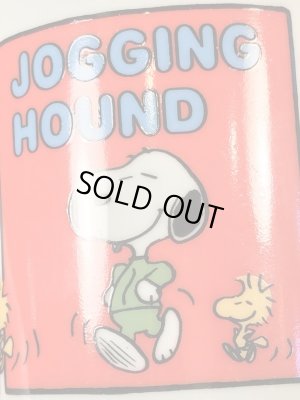 70’sのジョギングをしているスヌーピーのヴィンテージのセラミックマグ