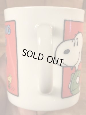 70’sのジョギングをしているスヌーピーのヴィンテージのセラミックマグ