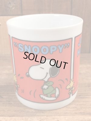 70’sのジョギングをしているスヌーピーのヴィンテージのセラミックマグ