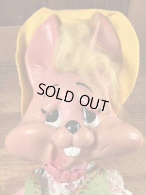 70年代頃のロイデス社製のウサギのビンテージのコインバンクドール