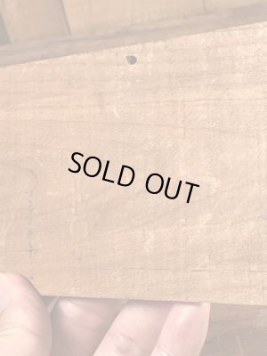 60’sのメッセージが描かれたヴィンテージのサインボード