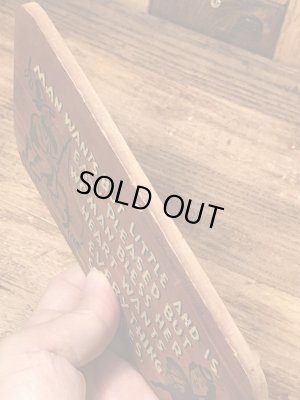 60年代頃のメッセージが描かれたビンテージの壁掛けウッドサイン