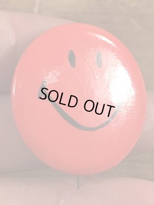 70年代頃のスマイルフェイスのビンテージの缶バッジ