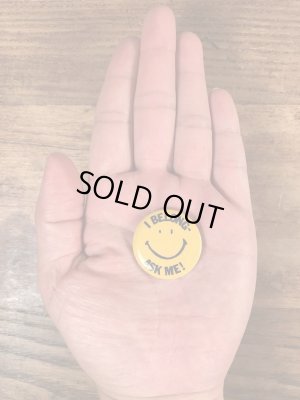 70年代頃のスマイルフェイスのビンテージの缶バッジ