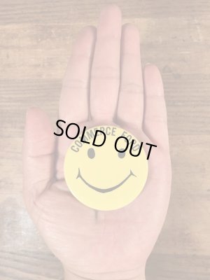 70年代頃のスマイルフェイスのビンテージの缶バッジ