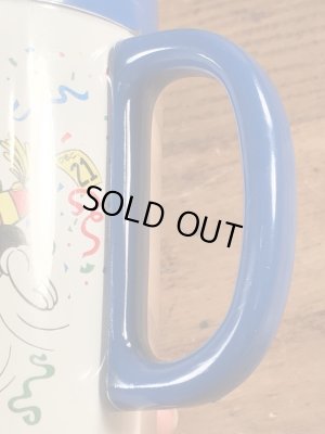 80年代頃のミッキー&ミニーマウスのビンテージのマグカップ