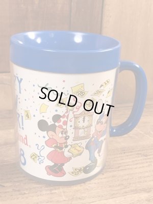 80年代頃のミッキー&ミニーマウスのビンテージのマグカップ