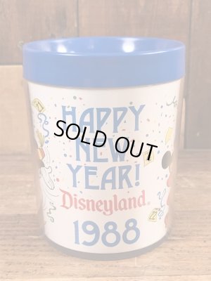 80年代頃のミッキー&ミニーマウスのビンテージのマグカップ