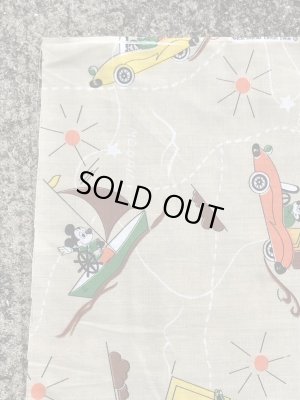 60~70年代頃の乗り物に乗ったミッキーマウスのビンテージの端切れ布