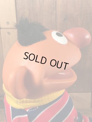 70年代のセサミストリートのアーニーのビンテージのハンドパペットドール