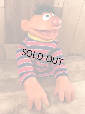 70年代のセサミストリートのアーニーのビンテージのハンドパペットドール