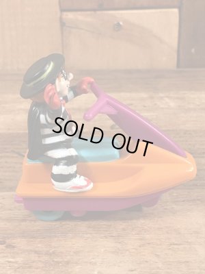 90年代のマクドナルドのハンバーグラーのビンテージのハッピーミールトイ