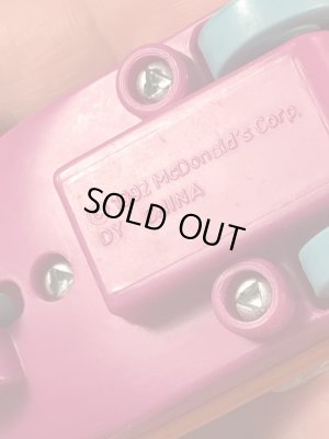 90年代のマクドナルドのハンバーグラーのビンテージのハッピーミールトイ