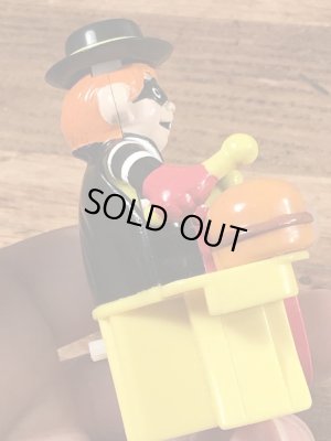 90年代のマクドナルドのハンバーグラーのヴィンテージのハッピーミールトイ