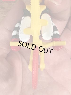 90年代のマクドナルドのハンバーグラーのビンテージのハッピーミールトイ