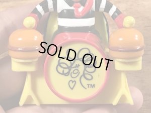 90年代のマクドナルドのハンバーグラーのヴィンテージのハッピーミールトイ