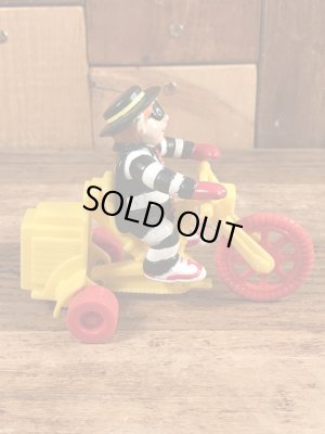 90年代のマクドナルドのハンバーグラーのビンテージのハッピーミールトイ