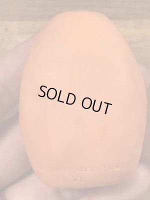 80年代のマクドナルドのマックナゲットバディーズのビンテージのハッピーミールトイ