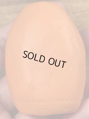 80年代のマクドナルドのマックナゲットバディーズのビンテージのハッピーミールトイ