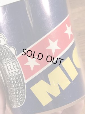 企業キャラクターのミシュランマンのビンテージのマグカップ