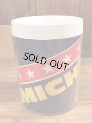 企業キャラクターのミシュランマンのビンテージのマグカップ