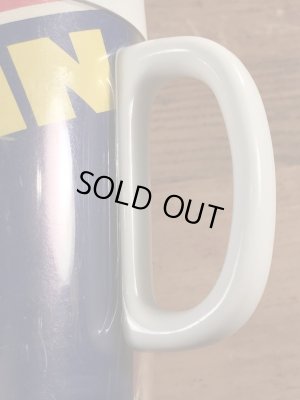 企業キャラクターのミシュランマンのビンテージのマグカップ