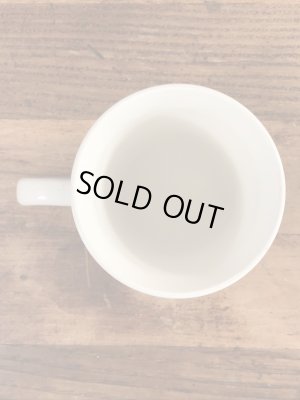 企業キャラクターのミシュランマンのビンテージのマグカップ