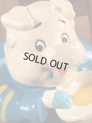 企業キャラクターのアーニーピッグのビンテージの貯金箱フィギュア