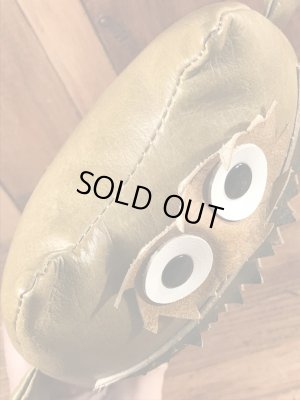 企業キャラクターのナウガモンスターのヴィンテージのトイ