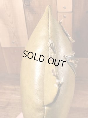 企業キャラクターのナウガモンスターのヴィンテージのトイ