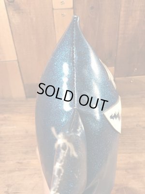 企業キャラクターのナウガモンスターのビンテージのぬいぐるみ