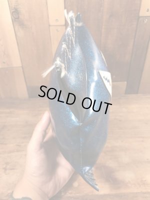 企業キャラクターのナウガモンスターのビンテージのぬいぐるみ