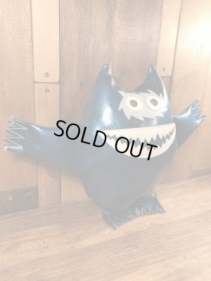 企業キャラクターのナウガモンスターのビンテージのぬいぐるみ